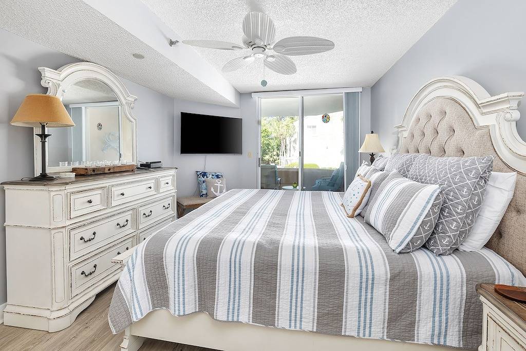 Ganze Wohnung, Oceanfront Condominium with Pool. Pet Friendly. in St. Simons Island, Glynn County