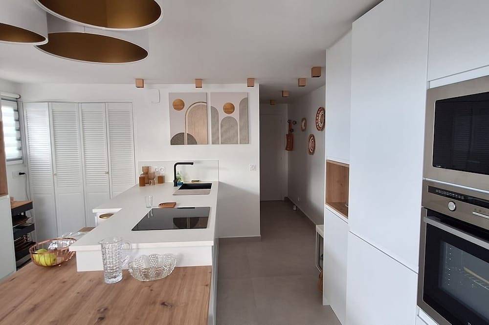 Geheel appartement, Roof terrace apartment on the sea waterfront air conditioning wifi in Le Trayas, Saint-Raphaël