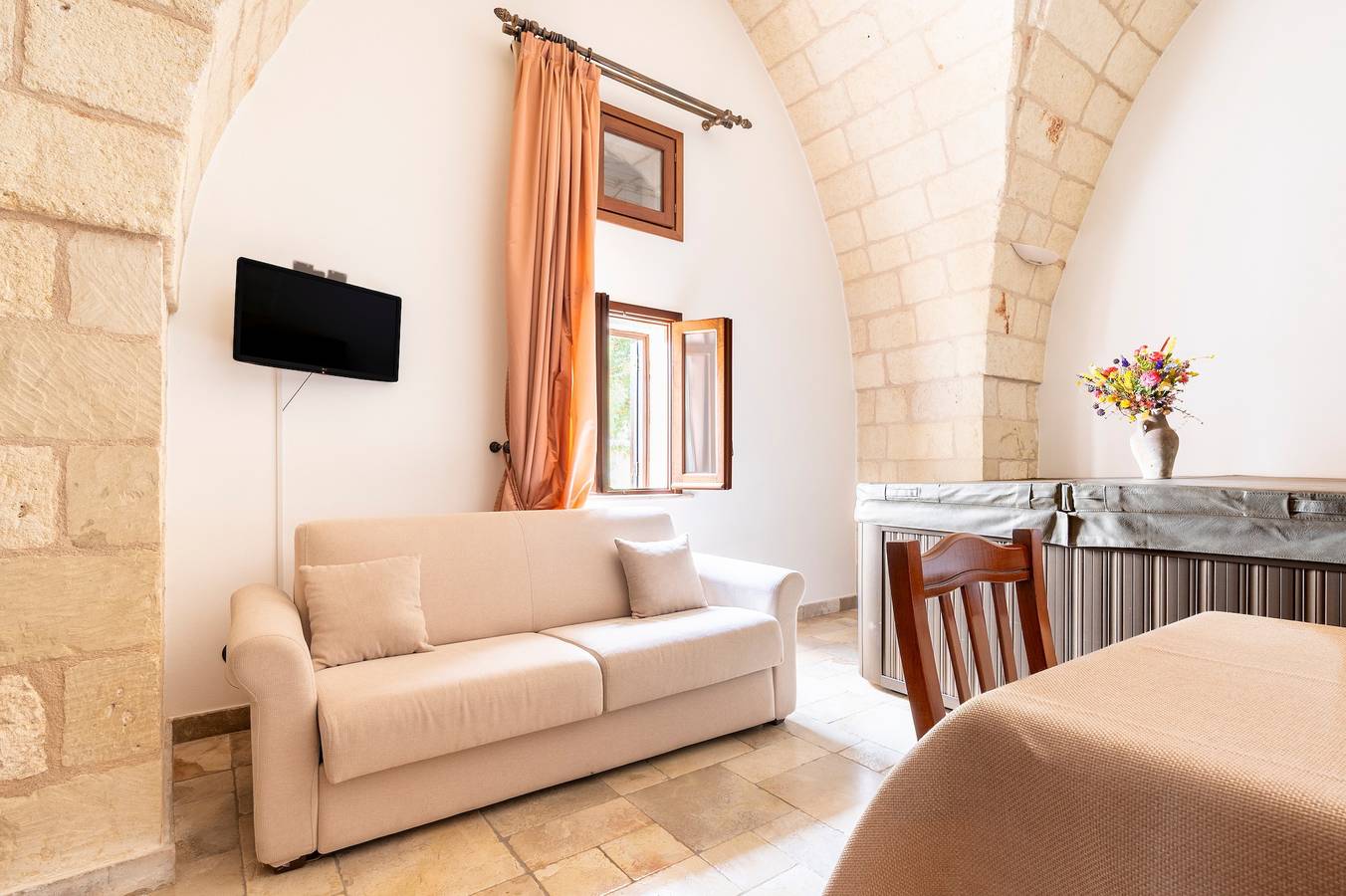 Appartamento intero, Appartamento 'Masseria Giancola - L'Aia' con terrazza privata, Wi-Fi e aria condizionata in Bagnolo del Salento, Provincia di Lecce