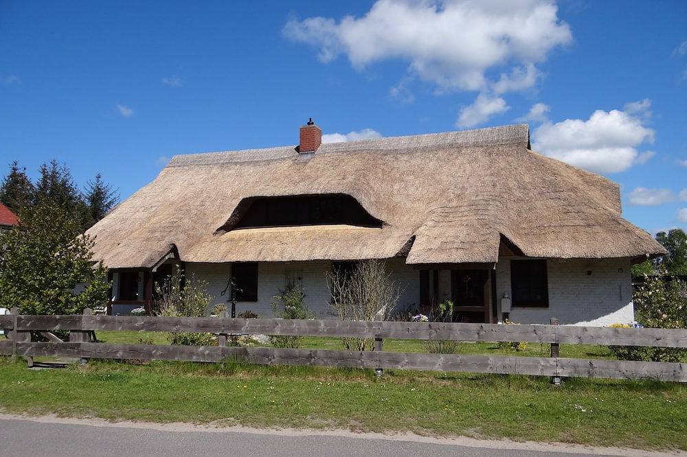 Entire apartment, Urlaub mit dem Haustier im Wald in Wiethagen, Rostock and Surroundings
