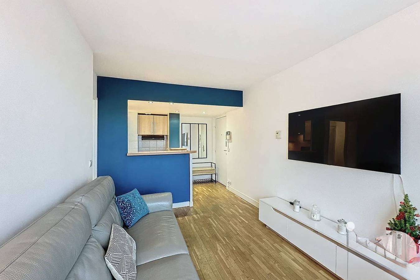 Apartamento entero, Bright apartment with views of Montmartre in Clichy, Altos del Sena