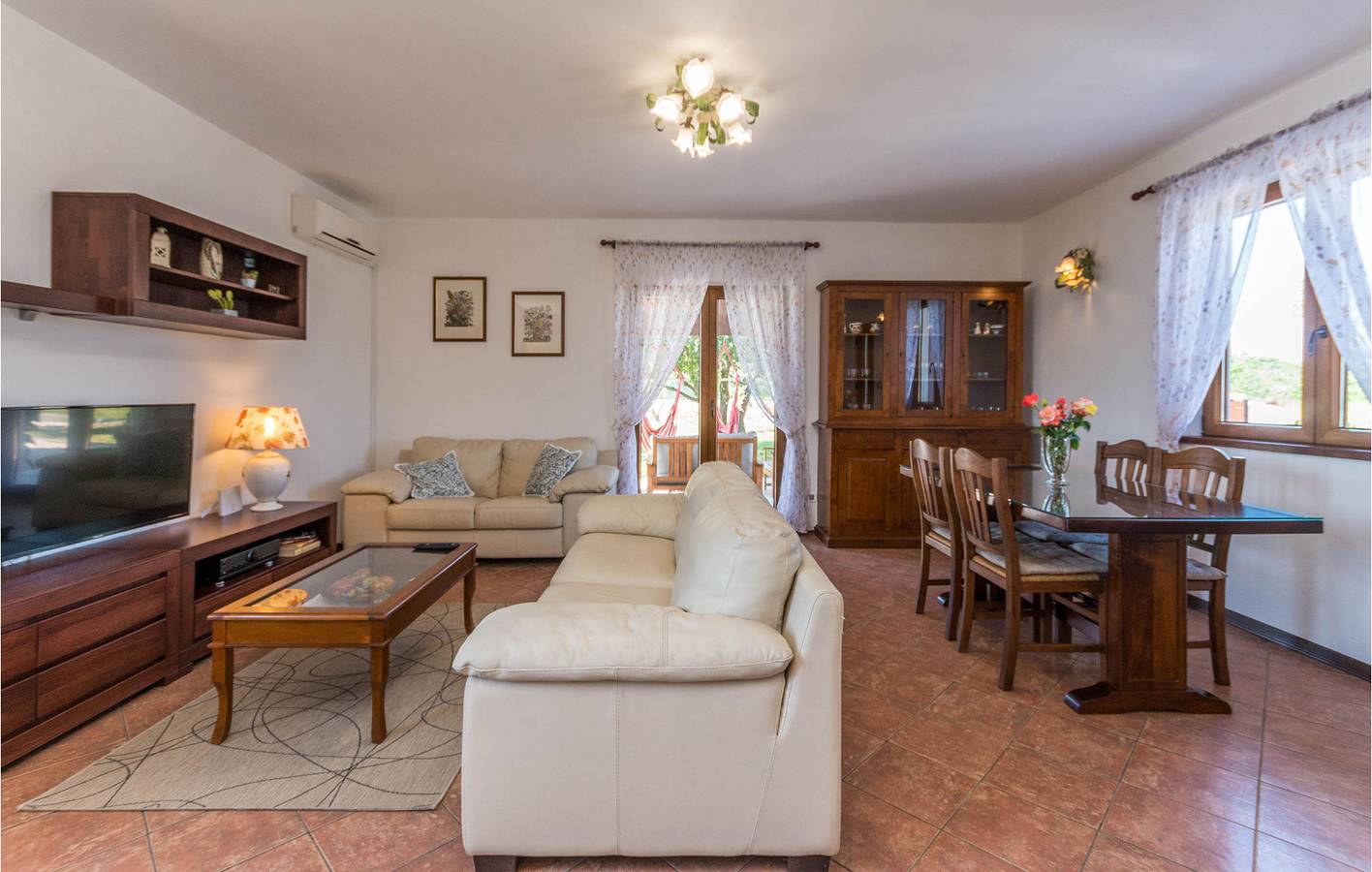 Geräumige 2-Zimmer-Wohnung mit Pool und Terrasse, kostenloses WLAN in Grad Benkovac, Zadar