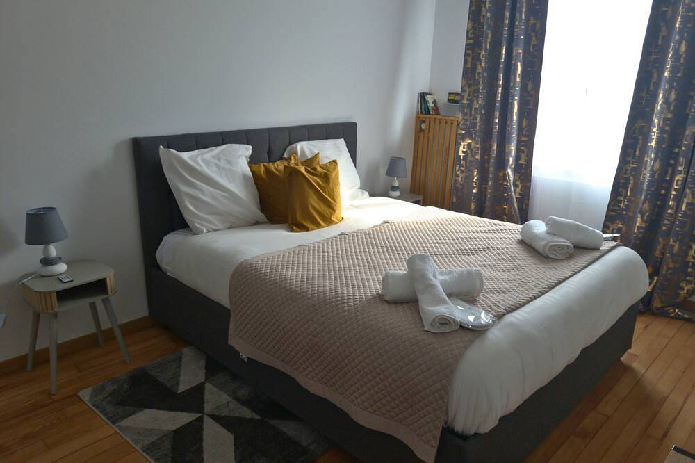Apartamento entero, 🏡 Evreux Central Lodge - Netflix - Wifi Fiber - Near train station & city center in Évreux, Región de Évreux