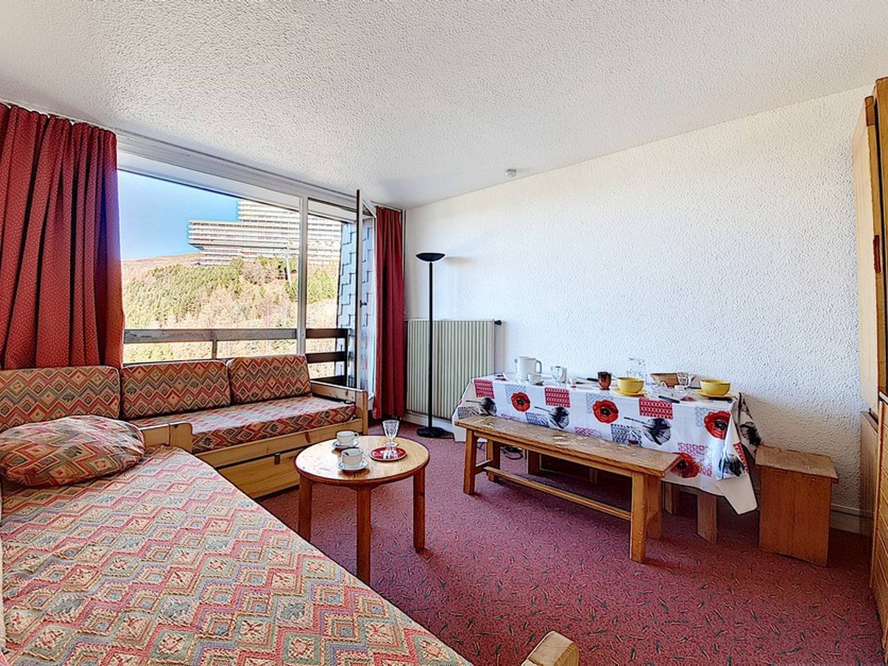 Entire apartment, Cozy Apartment · Ski-in/Ski-out · Balconies · Sleeps 4 in Les Menuires, Saint-Martin-de-Belleville