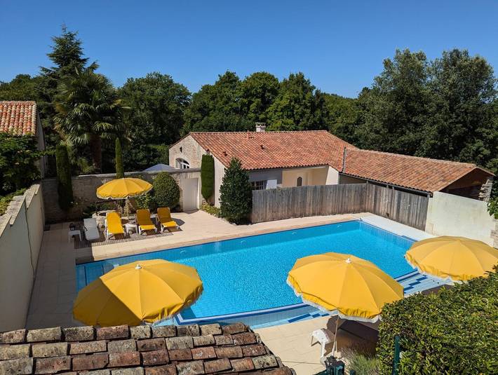 Gîte pour 6 personnes, avec jardin et piscine à Saint-Cybardeaux