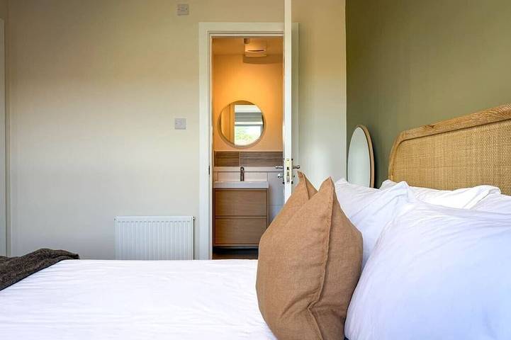 Ganze Wohnung, Stunning 2 Bed, 2 Bath Apartment with Parking in West Dunbartonshire
