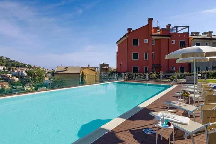 Casa de vacaciones para 5 personas, con piscina y sauna además de jacuzzi y balcón - 1