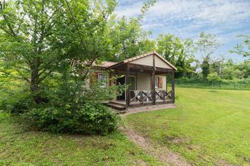 Gîte pour 4 personnes, avec vue ainsi que piscine et jardin à Gannat