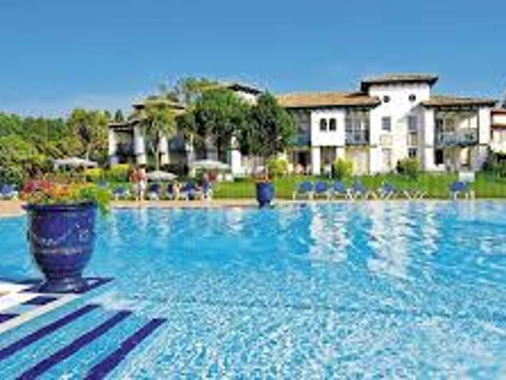 Location de vacances pour 4 personnes, avec piscine ainsi que balcon et vue sur l’océan à Urrugne