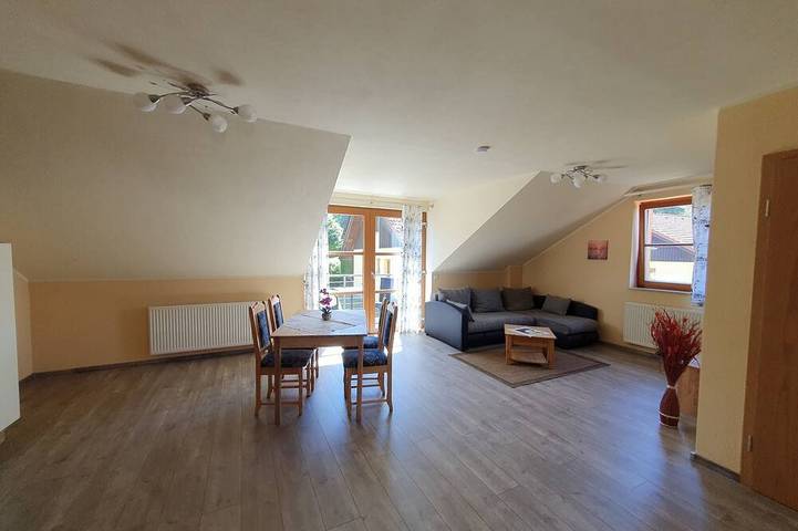 Ganze Wohnung, Apartment-Komfort-Ensuite mit Dusche-Balkon in Schirgiswalde, Schirgiswalde-Kirschau