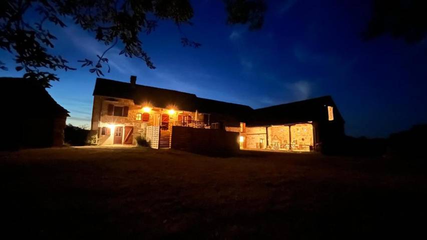 Location de vacances pour 4 personnes, avec piscine ainsi que jardin et jacuzzi à Loze - 2