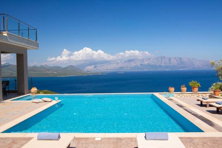 Villa για 10 άτομα, με μπαλκόνι και θέα καθώς και πισίνα στον Αλέξανδρο