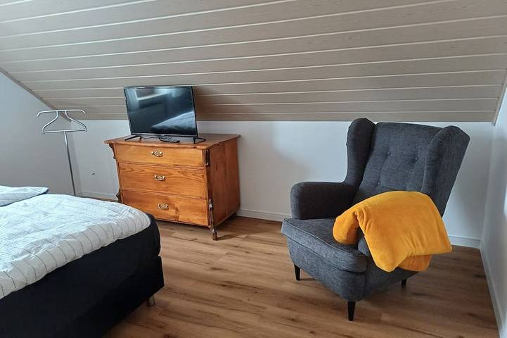 Ruhig gelegenes Ferienhaus mit traumhafter Aussicht. Badesee 5 min entfernt. in Obernzenn, Romantische Straße