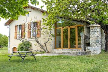 Gîte pour 6 personnes, avec jardin et terrasse, animaux acceptés à Orpierre