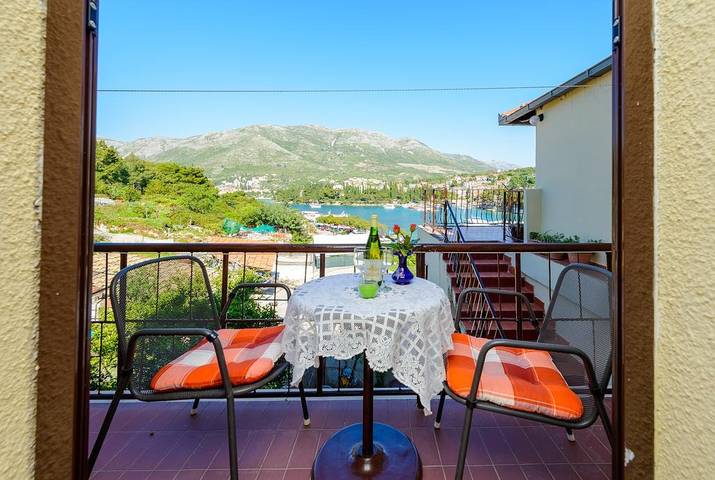 Vacation apartment for 2 people, with balcony in Cavtat