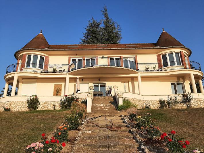 Manoir pour 8 personnes, avec piscine et jardin ainsi que terrasse et jacuzzi