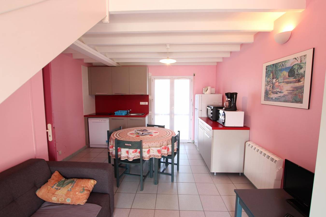 Charming Gite with Parking, Garden & TV - 1.5km to Plage du platé in Siouville-Hague, Côte de la Déroute