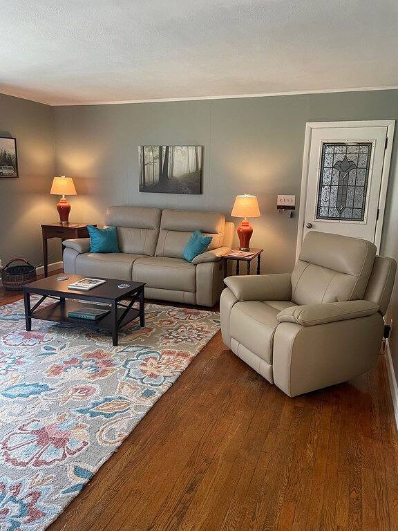 Downtown Brevard Hideaway Steps from Main St Restaurants-Dog Friendly, Fenced in Brevard, Transylvania County