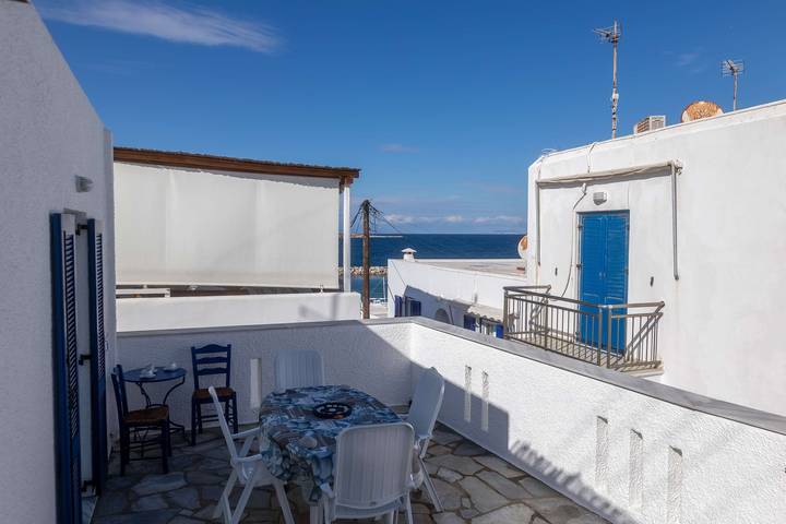 Gîte pour 4 personnes, avec balcon, adapté aux familles dans Náoussa - 3