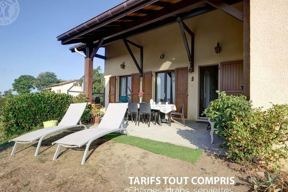 Spacious 4Br Villa with Game Room, Garage, and Scenic Terrace in Saint-Christo-en-Jarez in Saint-Christo-en-Jarez, Loire