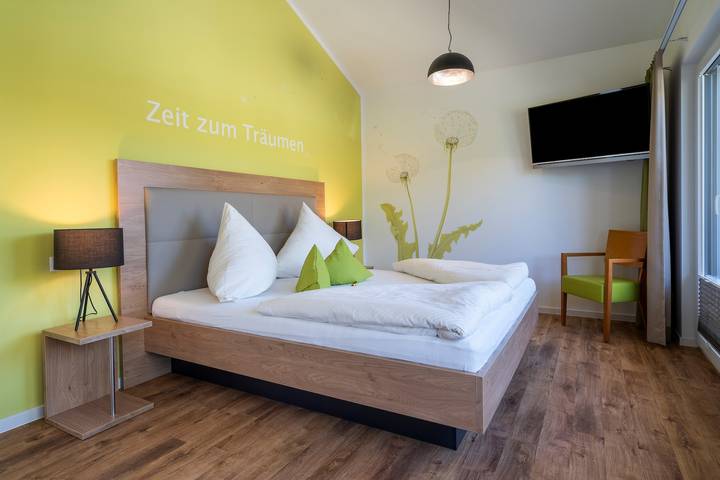 Ferienwohnung für 2 Personen, mit Seeblick und Garten in Hagnau am Bodensee