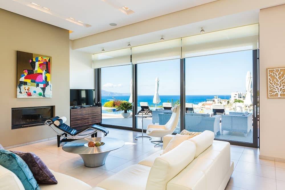 Lux Villa 600mt to beach★Gym & Basketball ★Heated pool★Jacuzzi★100 mt to Taverna in Platanias, Chania region