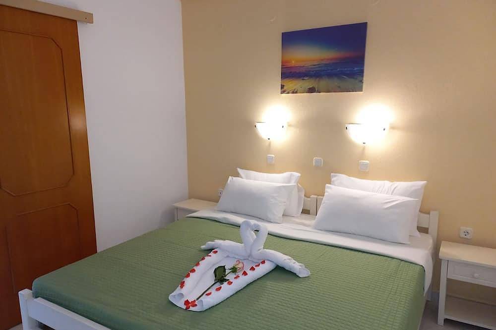Ganze Wohnung, Litinas Aprt with balcony in front of the pool in Agia Marina, Chania und Umgebung