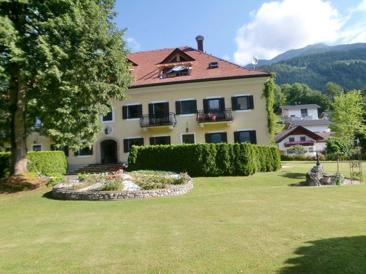 Ganze Wohnung, Garten- & Loggia-Appartement Herrenhaus in Kreuzeckgruppe, Dellach im Drautal