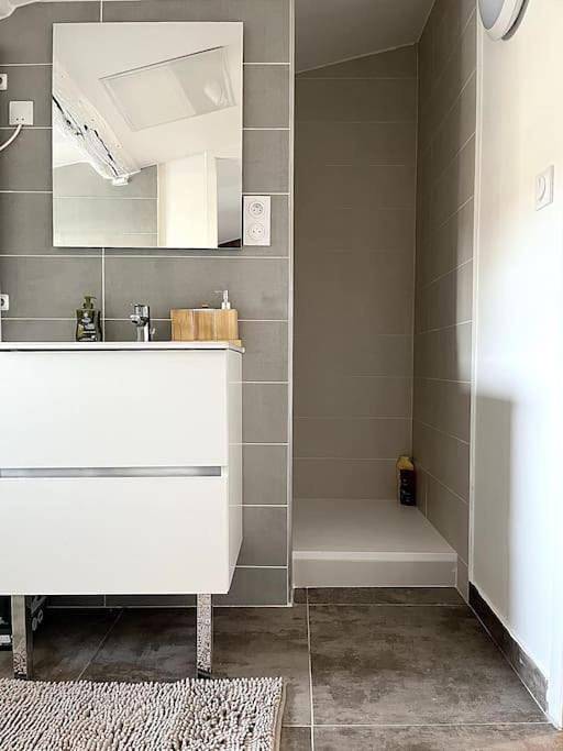 Appartement entier, Two-Bedroom Apartment in Bourg-de-Péage, Région de Valence