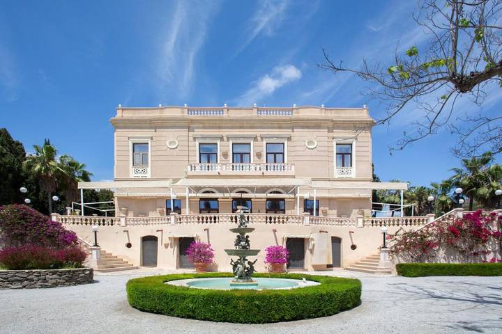 Casa de huéspuedes para 2 personas, con jardín además de vistas y piscina en Motril