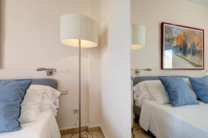Entire studio, 'Benal Beach Seaview Studio 065' with Shared Pool & Wi-Fi in Torrequebrada, Benalmádena