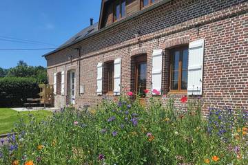Gîte pour 6 personnes, avec jardin à Méneslies