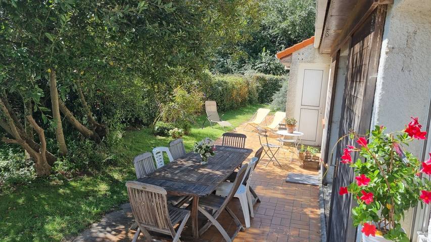 Gîte pour 11 personnes, avec terrasse et jardin - 1