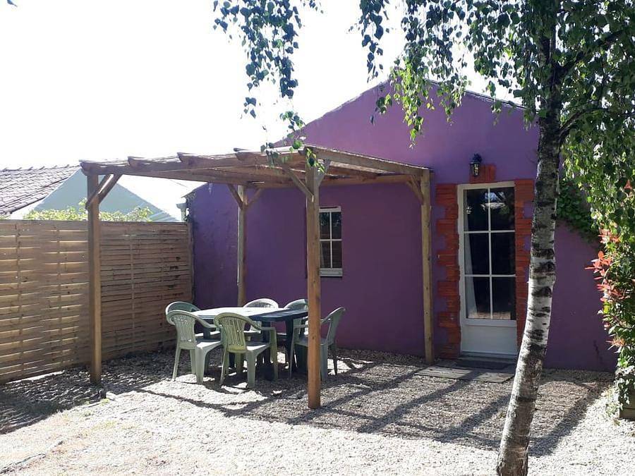 Camping Les P'tites Maisons dans la Prairie - Gîte 6 personnes - + Tv in Sallertaine, Vendée