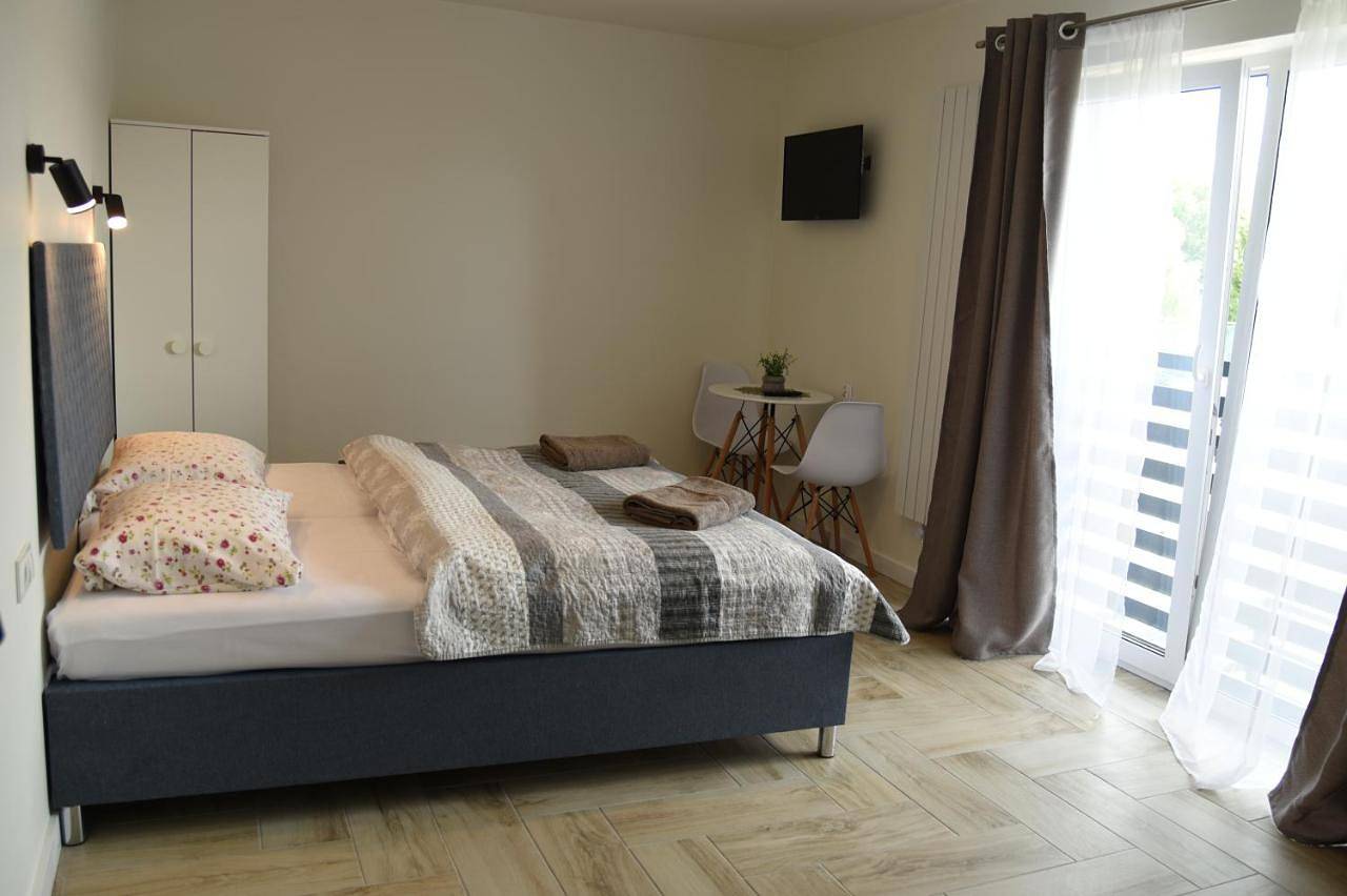Small Double Room in Mrzeżyno, Powiat gryficki