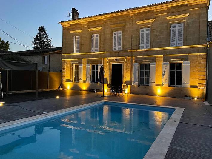 Location de vacances pour 3 personnes, avec vue ainsi que jardin et piscine à Saint-Philippe-d'Aiguille - 2