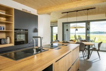 Ferienhaus für 8 Personen, mit Sauna und Seeblick sowie Garten in Bergen auf Rügen und Umgebung
