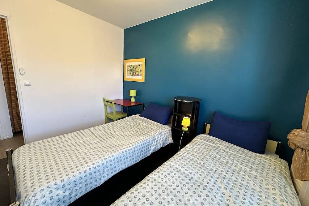 Entire apartment, Apartment-Apartment-Ensuite with Bath-Balcony in Clermont-Ferrand, Volcans d'Auvergne Regional Nature Park