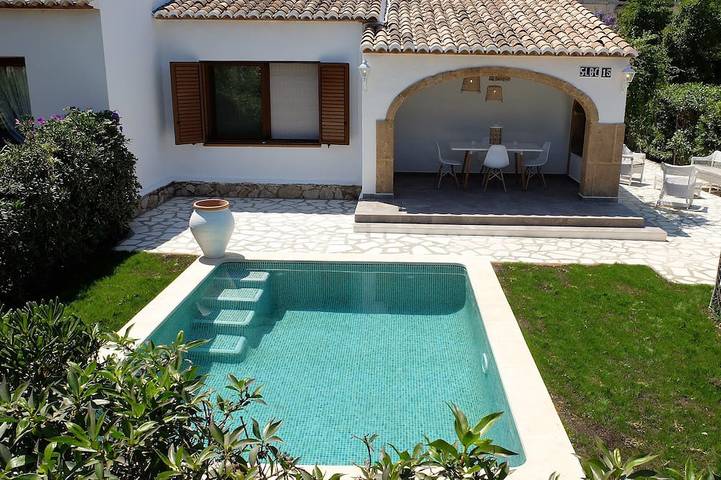 Maison de vacances pour 4 personnes, avec terrasse ainsi que jardin et jacuzzi - 1
