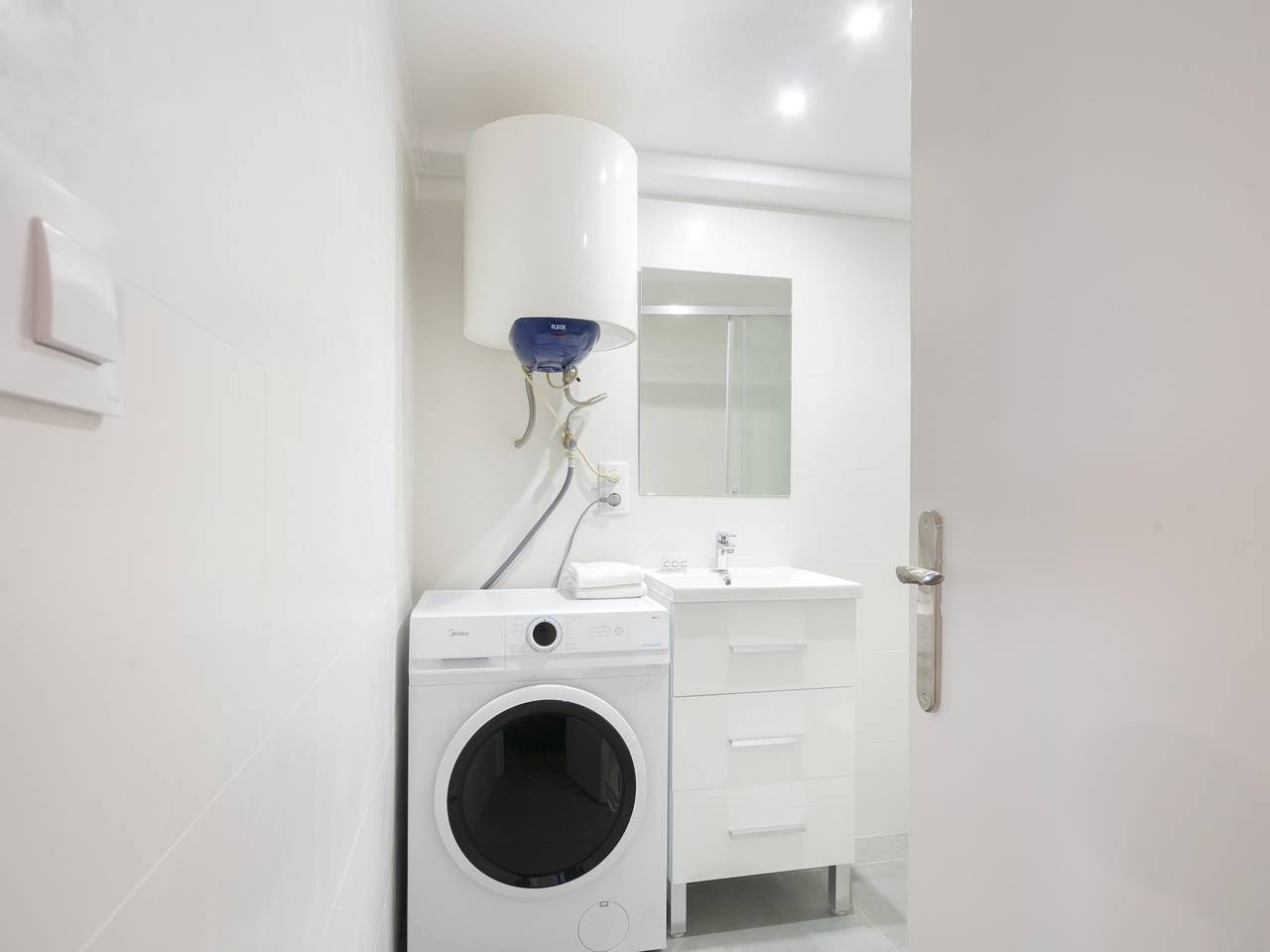 Entire holiday apartment, Homenfun Barcelona Park Güell I in La Salut, Barcelona