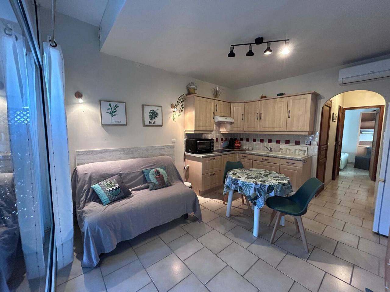 Apartamento entero, Apartamento '4 Personne' con piscina compartida, Wi-Fi y aire acondicionado in Cervione, Región de Corte
