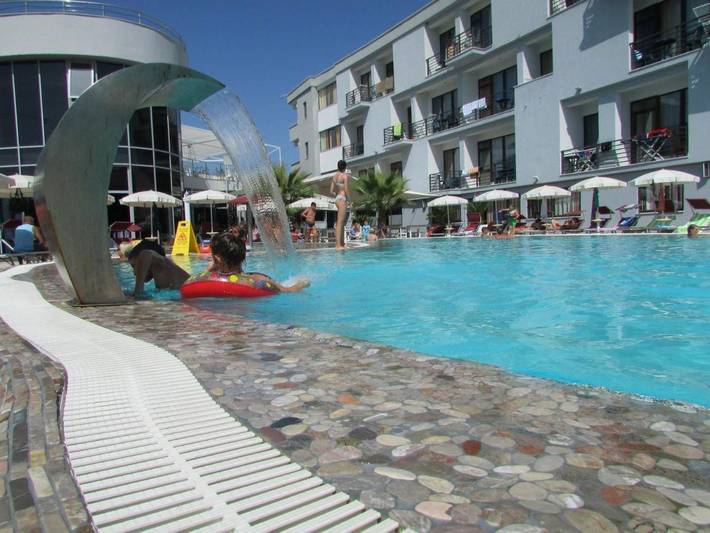Hôtel pour 3 personnes, avec vue ainsi que terrasse et piscine