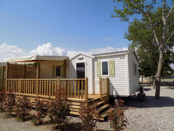 Camping pour 6 personnes, avec piscine ainsi que jardin et terrasse, adapté aux familles
