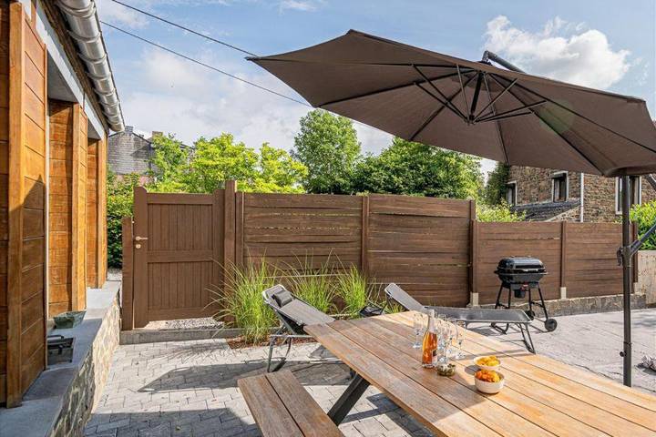 Location de vacances pour 8 personnes, avec terrasse ainsi que jacuzzi et piscine à Marchin - 4