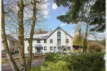 Location de vacances pour 9 personnes, avec terrasse ainsi que sauna et vue dans Arimont