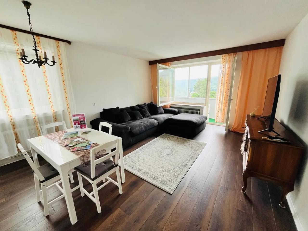Ganze Wohnung, Ferienwohnung 'Panorama-Perle' mit Bergblick, Balkon und Wi-Fi in Bad Herrenalb, Nordschwarzwald