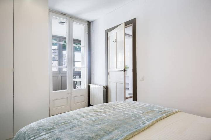 Appartement entier, Valencia St. Top Floor Bright & Quiet Apartment in Barcelona Centre, Barcelone