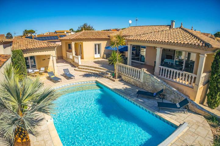 Location de vacances pour 8 personnes, avec Jardin à Pinet (homonymie)