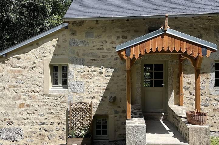 Gîte pour 4 personnes, avec sauna et balcon à Saint-Martin-Château