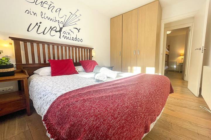 Location de vacances pour 6 personnes, avec terrasse et jardin à Bourg-Madame - 2